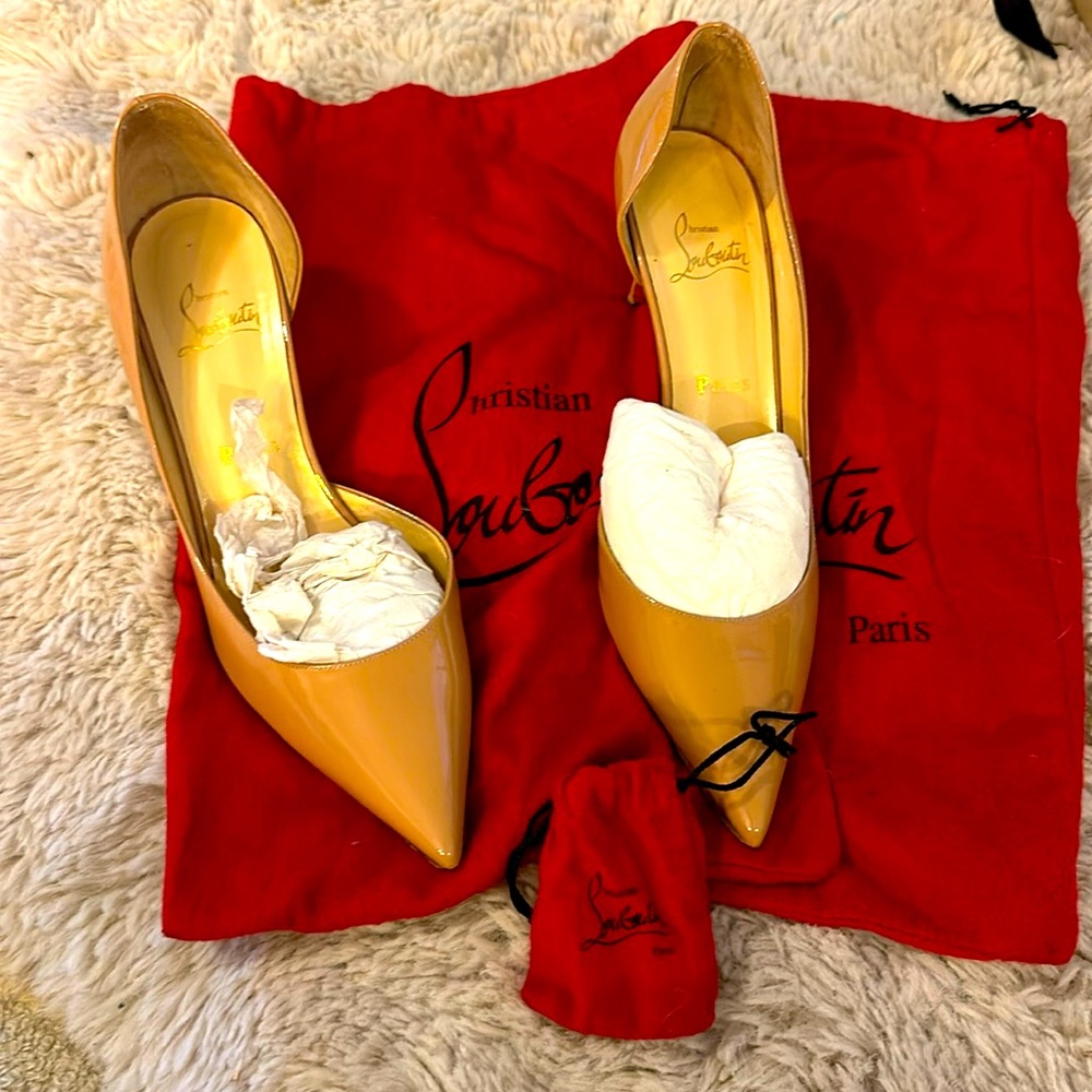 Christian Louboutin nude Kate kitten heel with extra heel tips.